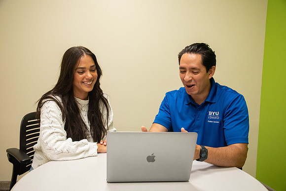 Students mentoring other students at the Mentor Hub at the Manwaring Center.