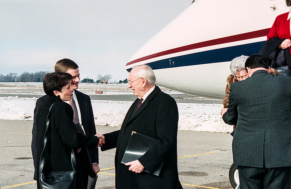 President Gordon B. Hinckley and Sister Hinckley arriving off the plane before the Inauguration