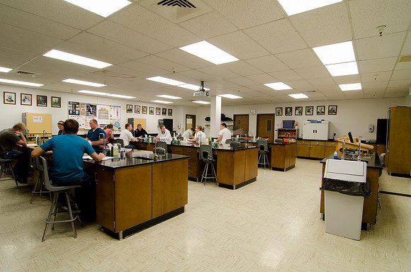 Students in the Microbiology Lab in the Ezra Taft Benson Building