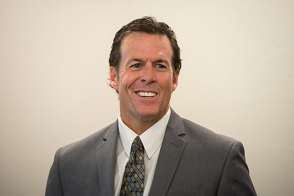 Online Instructor marketing ad. Sean Robertson, acting CEO of boardroom.