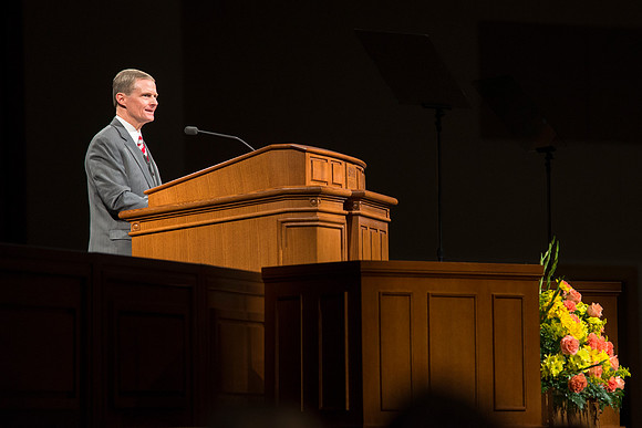 Elder Bednar visits BYU-Idaho and speaks at devotional.