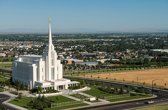 2013 aerial photo of the Rexburg Temple.