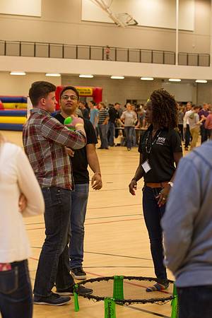 A student from Student Support explains the rules of Spikeball during I-Night.