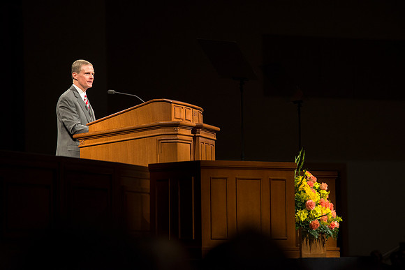 Elder Bednar visits BYU-Idaho and speaks at devotional.