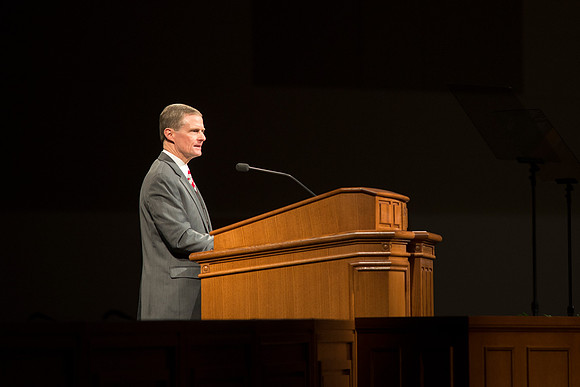 Elder Bednar visits BYU-Idaho and speaks at devotional.