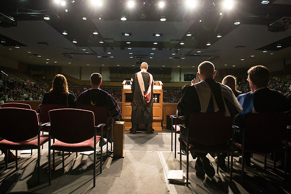A round of applause for the graduates.