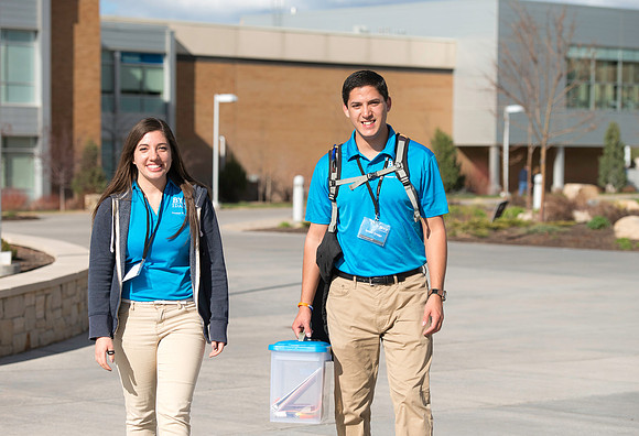 Students Volunteer to serve incoming Freshman.