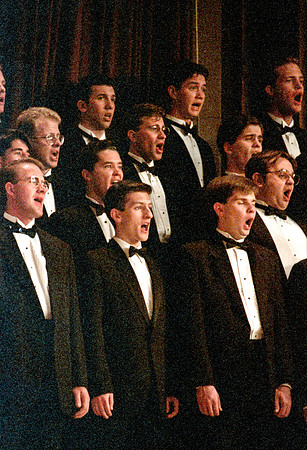Choir members sing Imanuel and perform for the audience