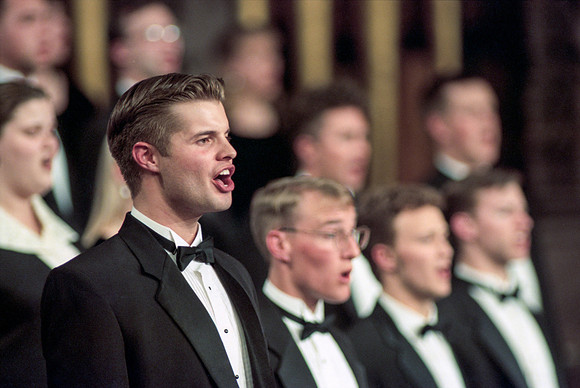 Choir members performing "Imanuel"