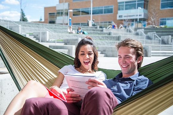 Students, Nicole Strother and Justin Vest, enjoy the spring weather the first week of Spring Semester.