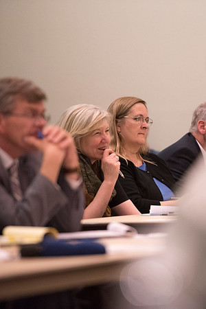 Mary-Ellen Weimer meets with faculty members and answers their questions.