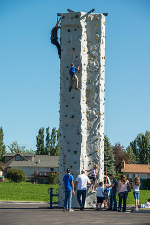 Faculty and their families, as part of the Online Learning & Teaching Conference, join together for dinner and games.