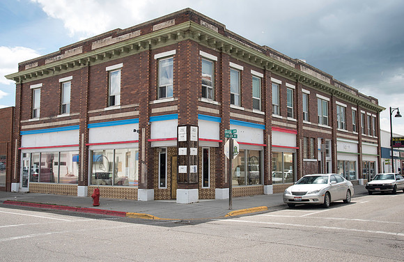 At the time of the flood this building use to be Waynette's Flowers and Fabrics. It has recently gone through several different versions of restaurants.