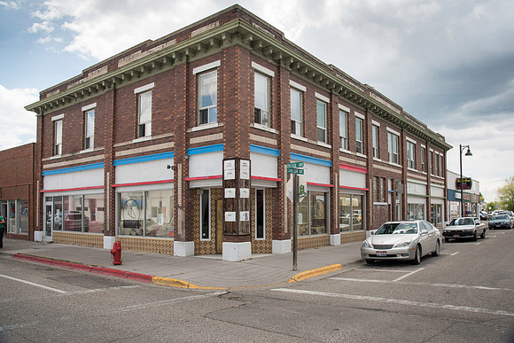 At the time of the flood this building use to be Waynette's Flowers and Fabrics. It has recently gone through several different versions of restaurants.