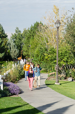 Students walking through the Thomas E Ricks Gardens
