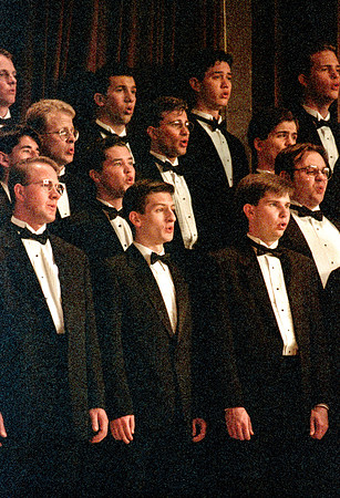 Choir members sing Imanuel and perform for the audience
