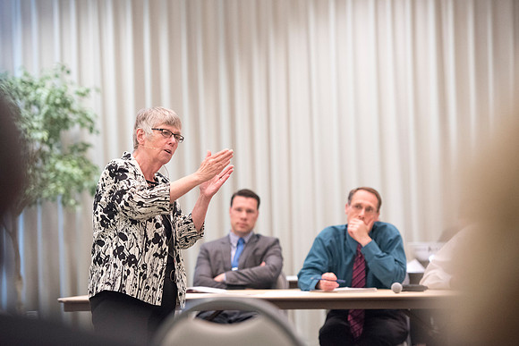Mary-Ellen Weimer meets with faculty members and answers their questions.