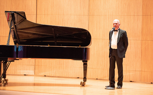 Del Parkinson piano concert in the snow building.