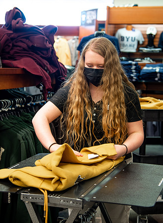 Student employee Sariah Drees working on Campus during Covid-19.