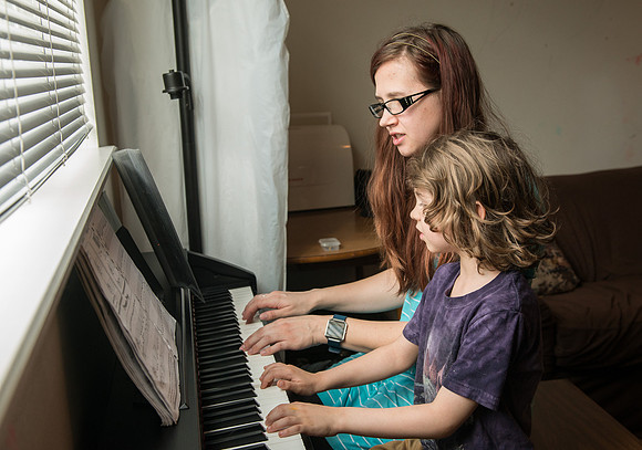 Pathway student Eva Sherrod and her children.