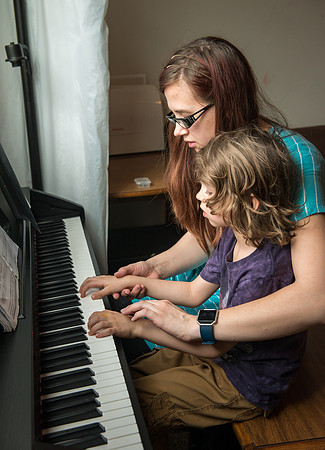 Pathway student Eva Sherrod and her children.
