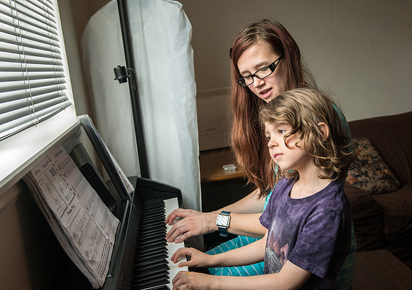 Pathway student Eva Sherrod and her children.