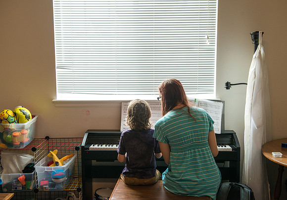 Pathway student Eva Sherrod and her children.