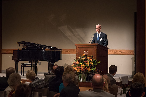 President Eyring speaks at the President's Club Banquet.