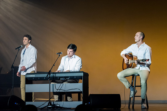 Get Connected finishes their first day with a Talent Show from incoming freshmen.
