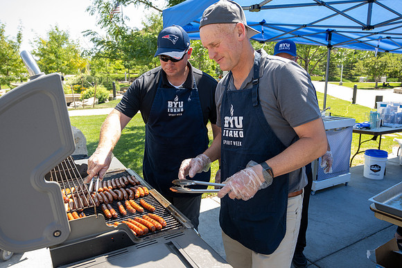Hotdog Social on the Taylor quad.