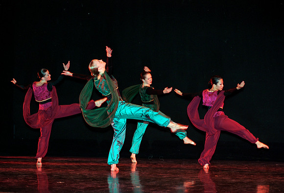 Extravadance performers.