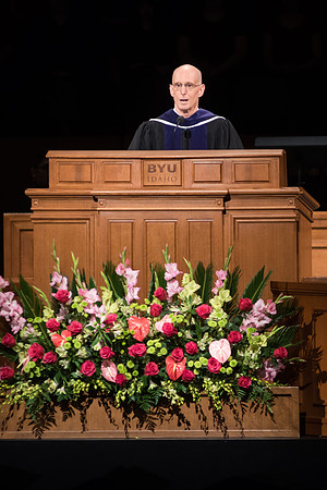 President Eyring speaks to the new graduates. 2017