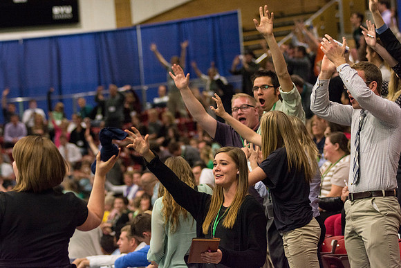 Students learning about networking, and winning prizes in between speakers