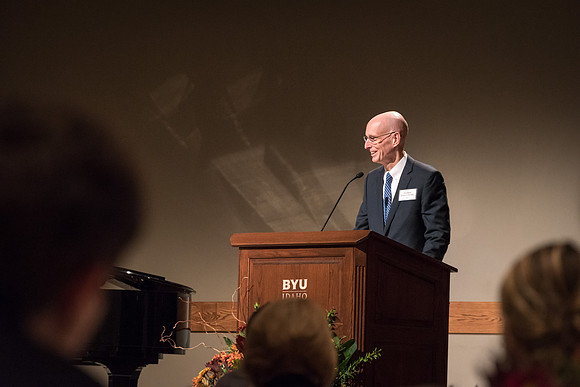 President Eyring speaks at the President's Club Banquet.
