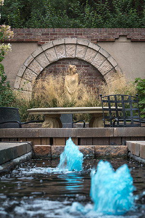 A statue and some fountains in the gardens. 2017