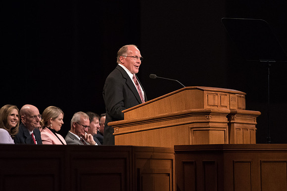 Rexburg Mayor, Jerry L. Merrill, speaks at the New Student Parent Welcome Meeting.