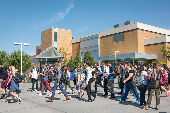 Students make their way to the I-Center for the first Devotional of the 2017 Fall Semester.