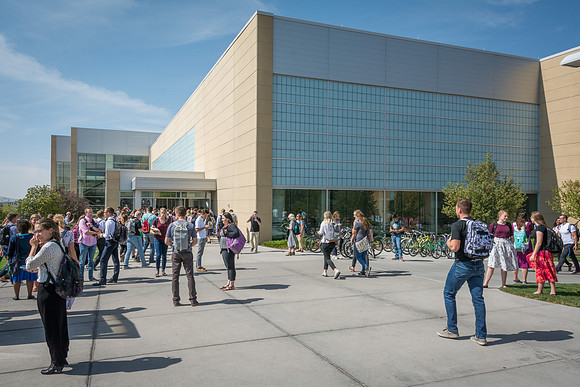 Students make their way to the I-Center for the first Devotional of the 2017 Fall Semester.