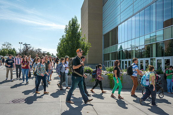 Students make their way to the I-Center for the first Devotional of the 2017 Fall Semester.