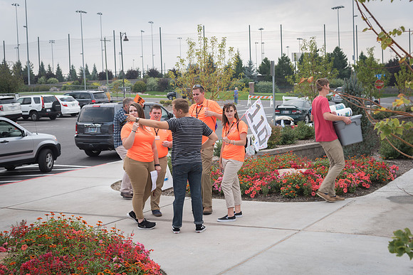Student Support and other student volunteers help new students move in at the start of the Fall 2017 Semester.