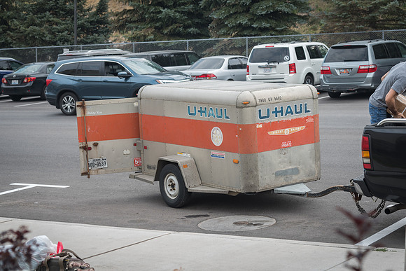 Student Support and other student volunteers help new students move in at the start of the Fall 2017 Semester.