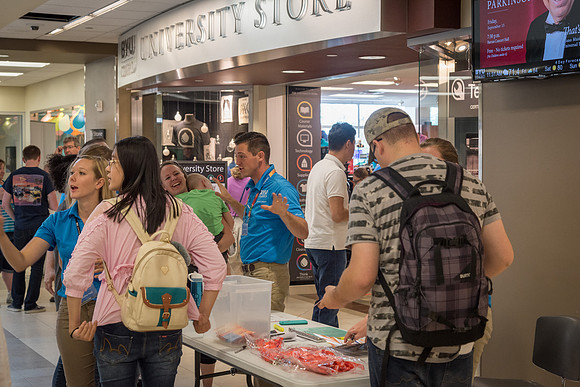 Students fill the MC at the start of the new semester. 2017