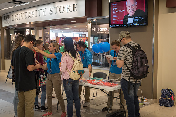 Students fill the MC at the start of the new semester. 2017