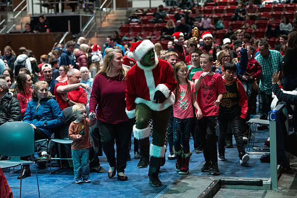 Sound Alliance and Vocal Union perform Swinging Christmas in the Hart Gym.