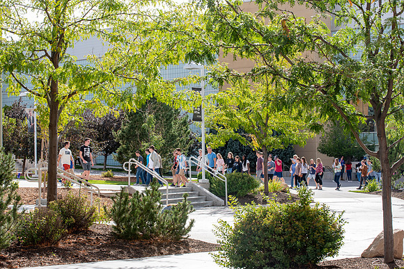 Freshman are guided by Student Mentors, around campus, to take a tour.