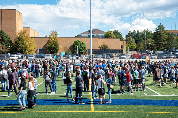 Freshman play activities on the Stadium Field, and meet the student mentors.