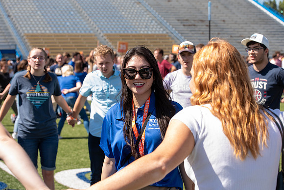 Freshman play activities on the Stadium Field, and meet the student mentors.