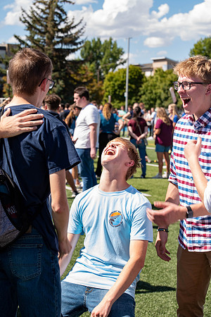 Freshman play activities on the Stadium Field, and meet the student mentors.