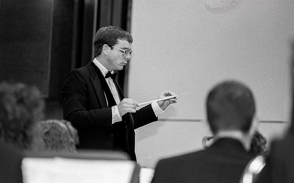 Kendall Nielson directing the Symphonic Band
