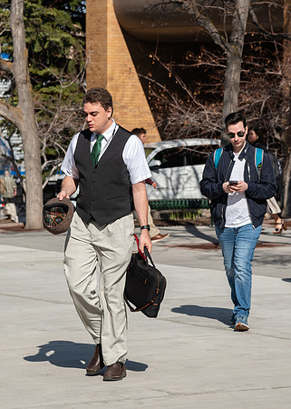 Students om campus.